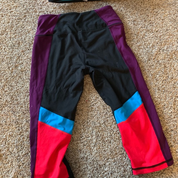 Cute vsx sports bra and crop leggings set - Picture 3 of 5